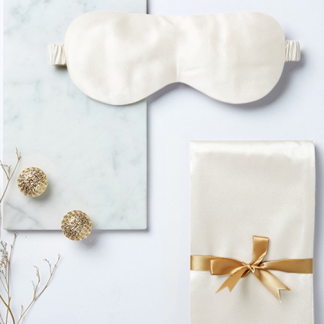 Two Piece Silk Gift Set Ivory Pillowcase & Eye Mask for Sale Two Piece Silk Gift Set Ivory Pillowcase & Eye Mask for Sale