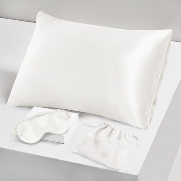 Two Piece Silk Gift Set Ivory Pillowcase & Eye Mask for Sale Two Piece Silk Gift Set Ivory Pillowcase & Eye Mask for Sale